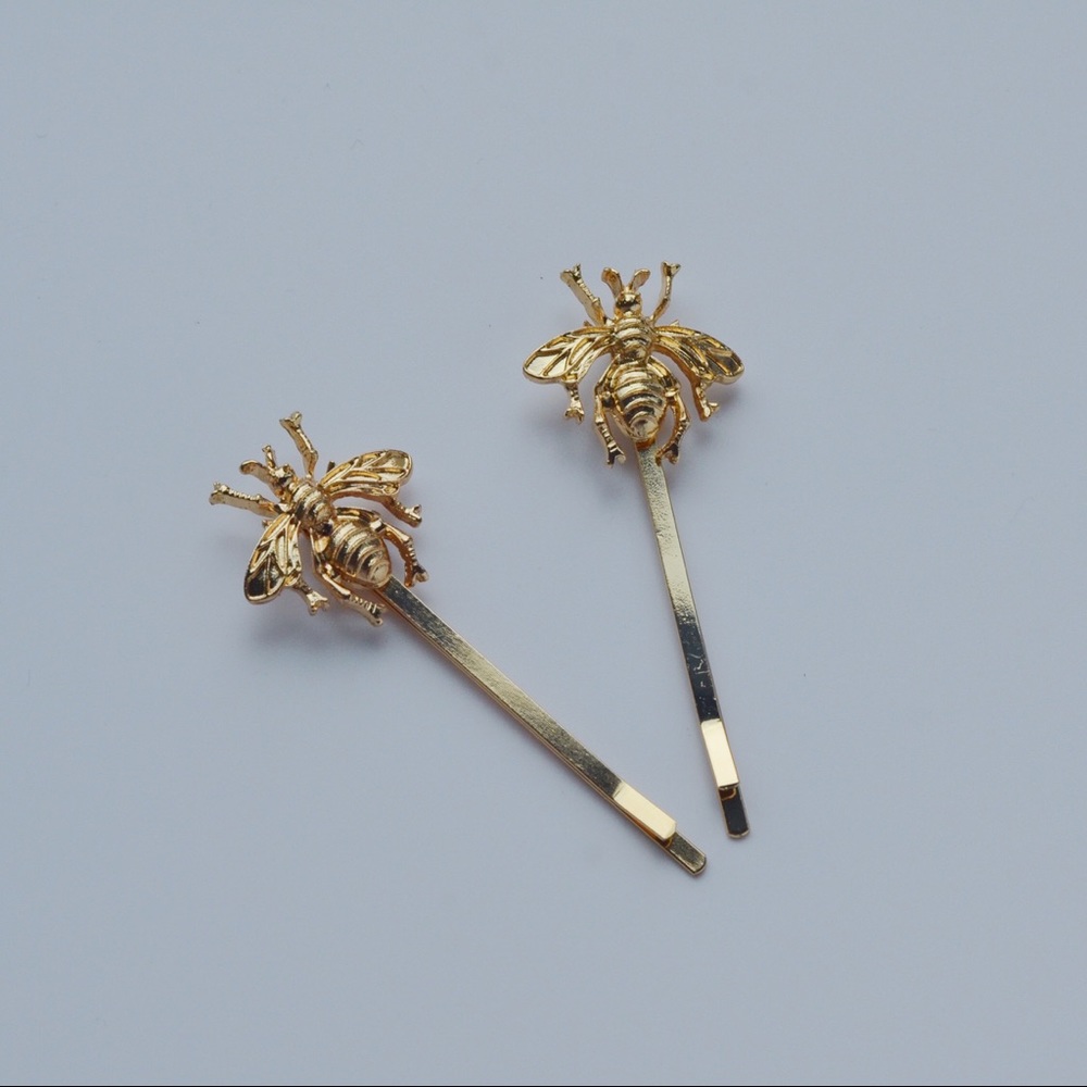 One Piece - Cute Bee Hair Bobby Pin in Gold - Picture 6 of 7
